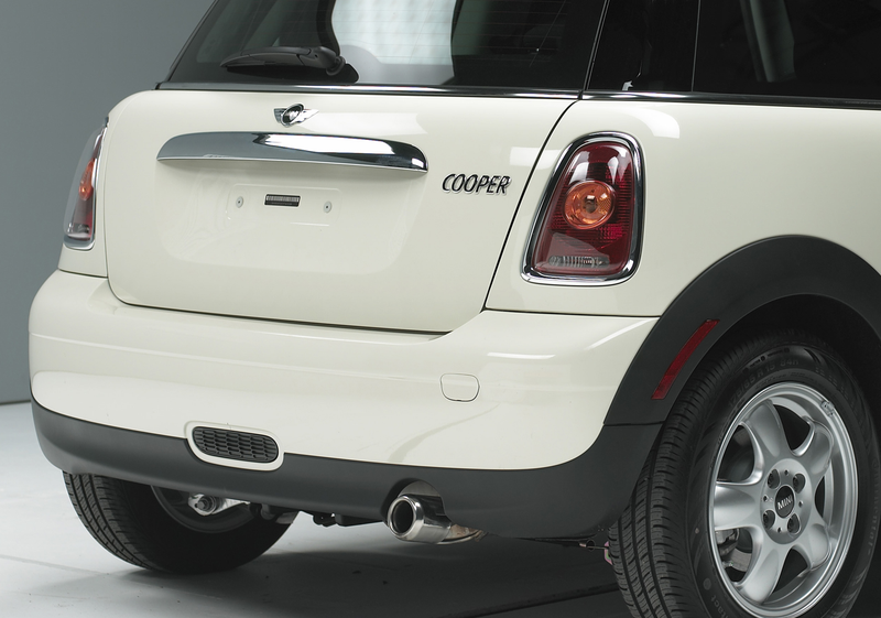 Illustration for article titled IIHS: Small Cars Are Big On Damage In Low-Speed Collisions